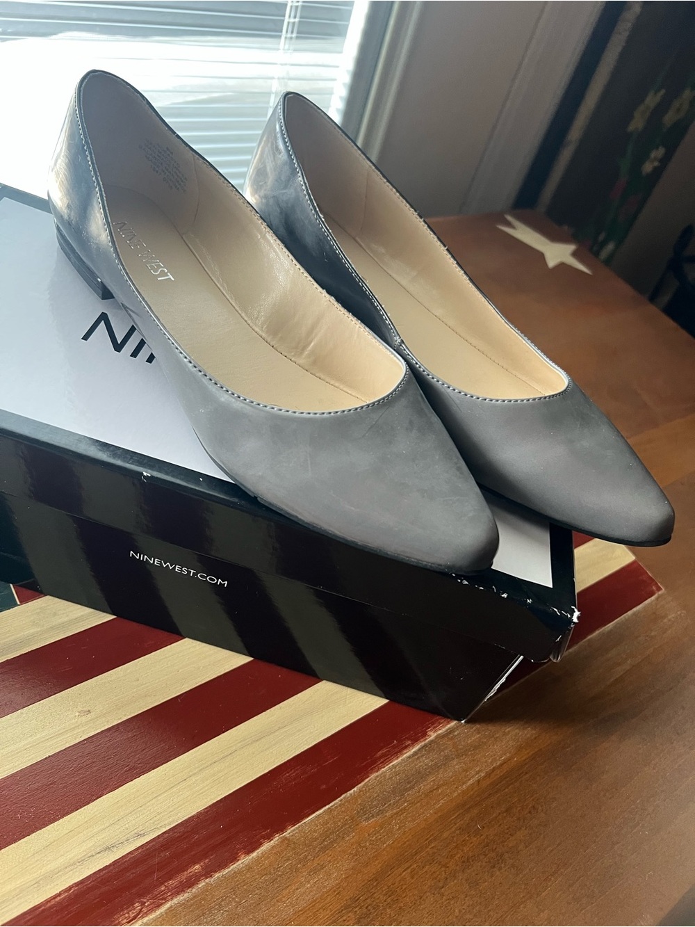Nine West Gray Pointed-Toe Leather Flats 8M